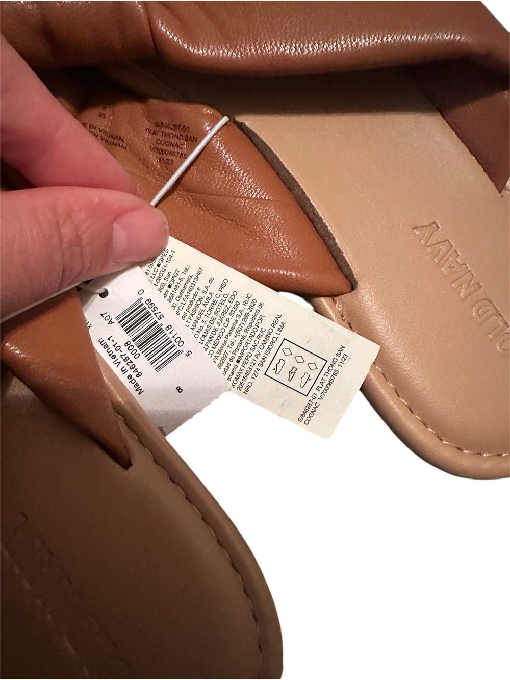 NWT Old Navy Women's Tan Knotted Toe-Post Sandals - Picture 2 of 3